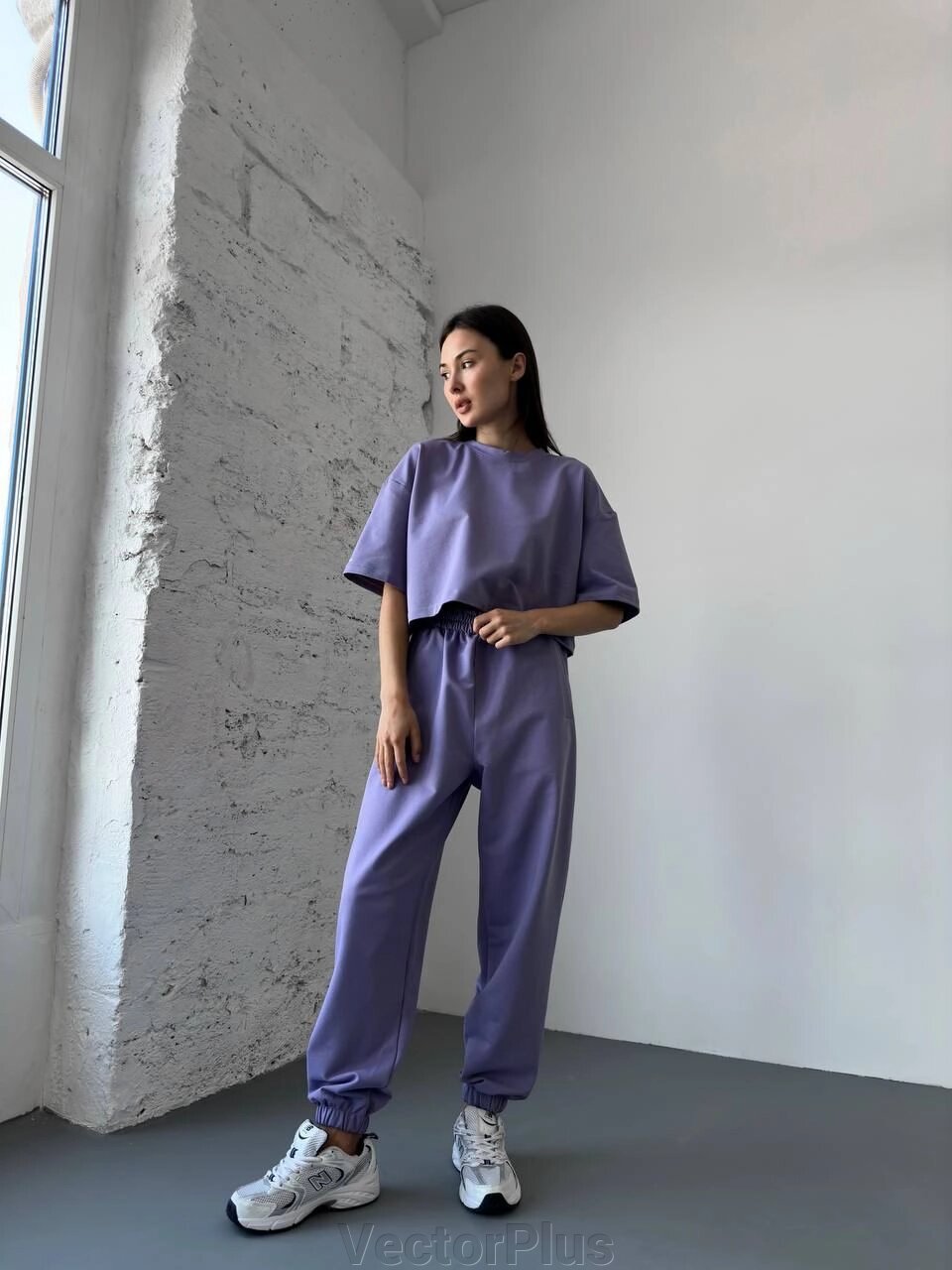 Жіночий костюм-двійка фіолетовий колір 438289 від компанії VectorPlus - фото 1