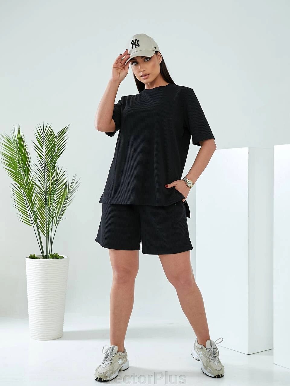 Жіночий костюм двійка з шортами колір чорний. 48/50 434122 від компанії VectorPlus - фото 1