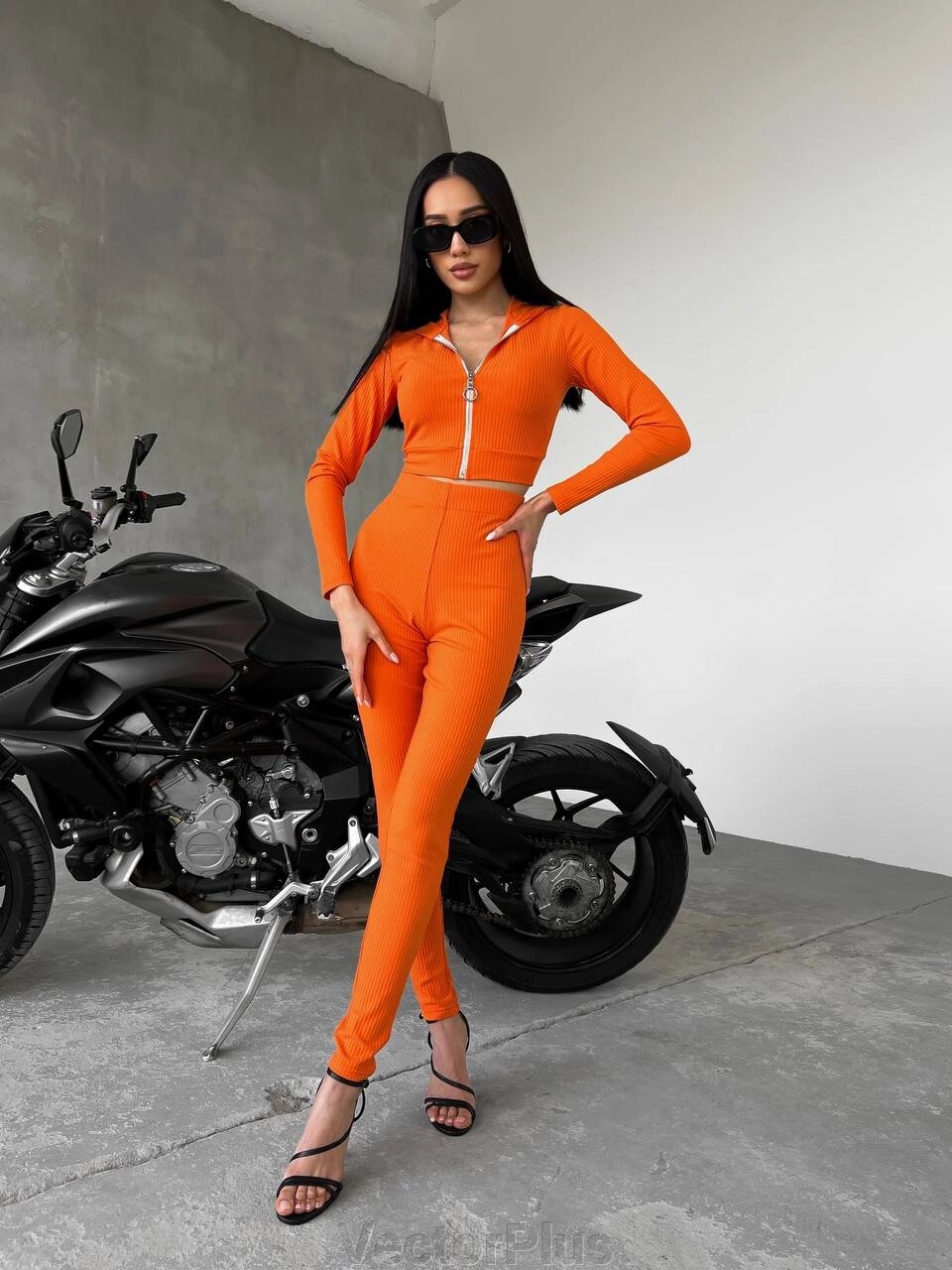 Жіночий костюм кроп-кофта і лосини колір помаранчевий р. 42/44 432179 від компанії VectorPlus - фото 1