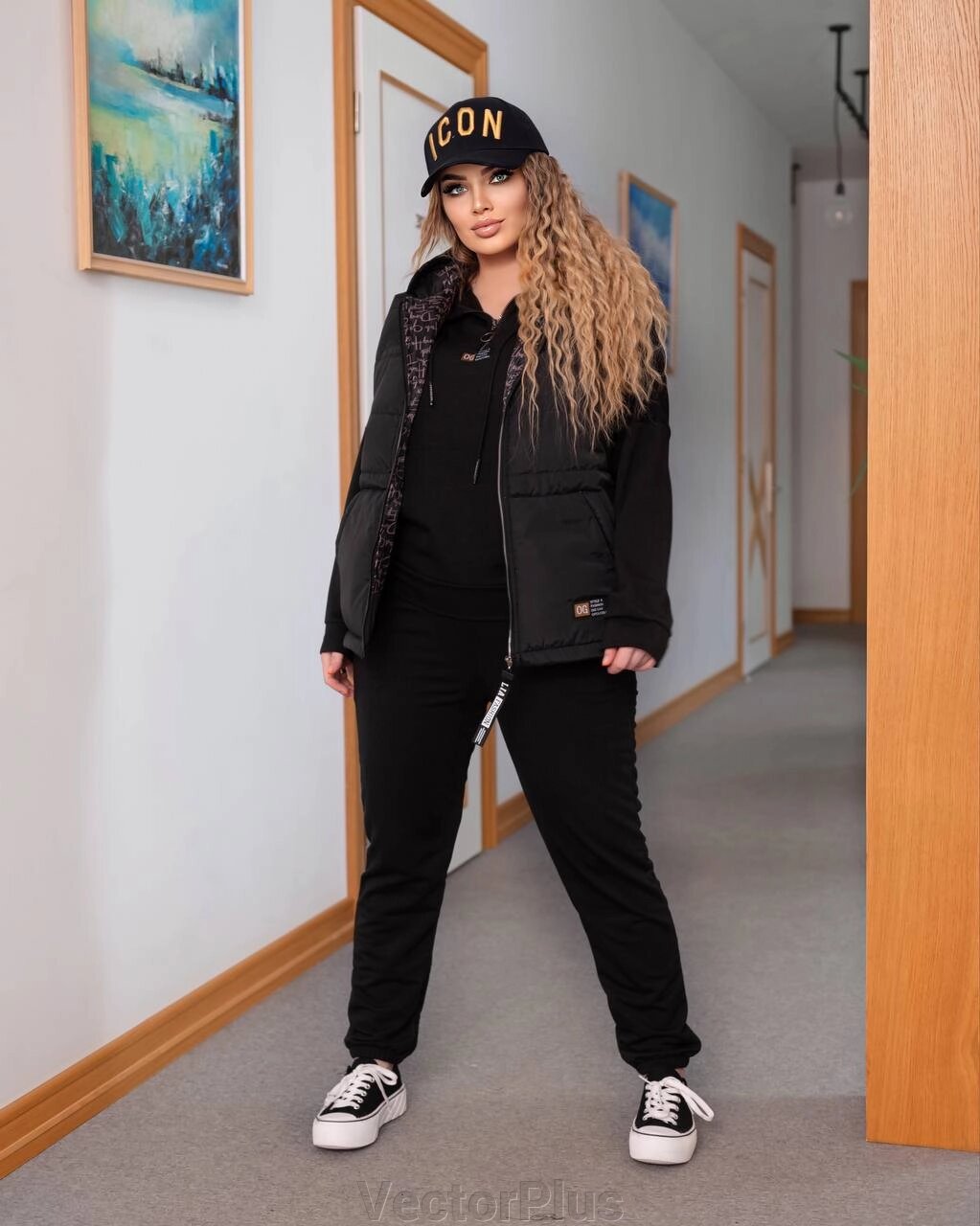 Жіночий прогулянковий костюм трійка з жилеткою чорного кольору нар. 46/48 407858 від компанії VectorPlus - фото 1