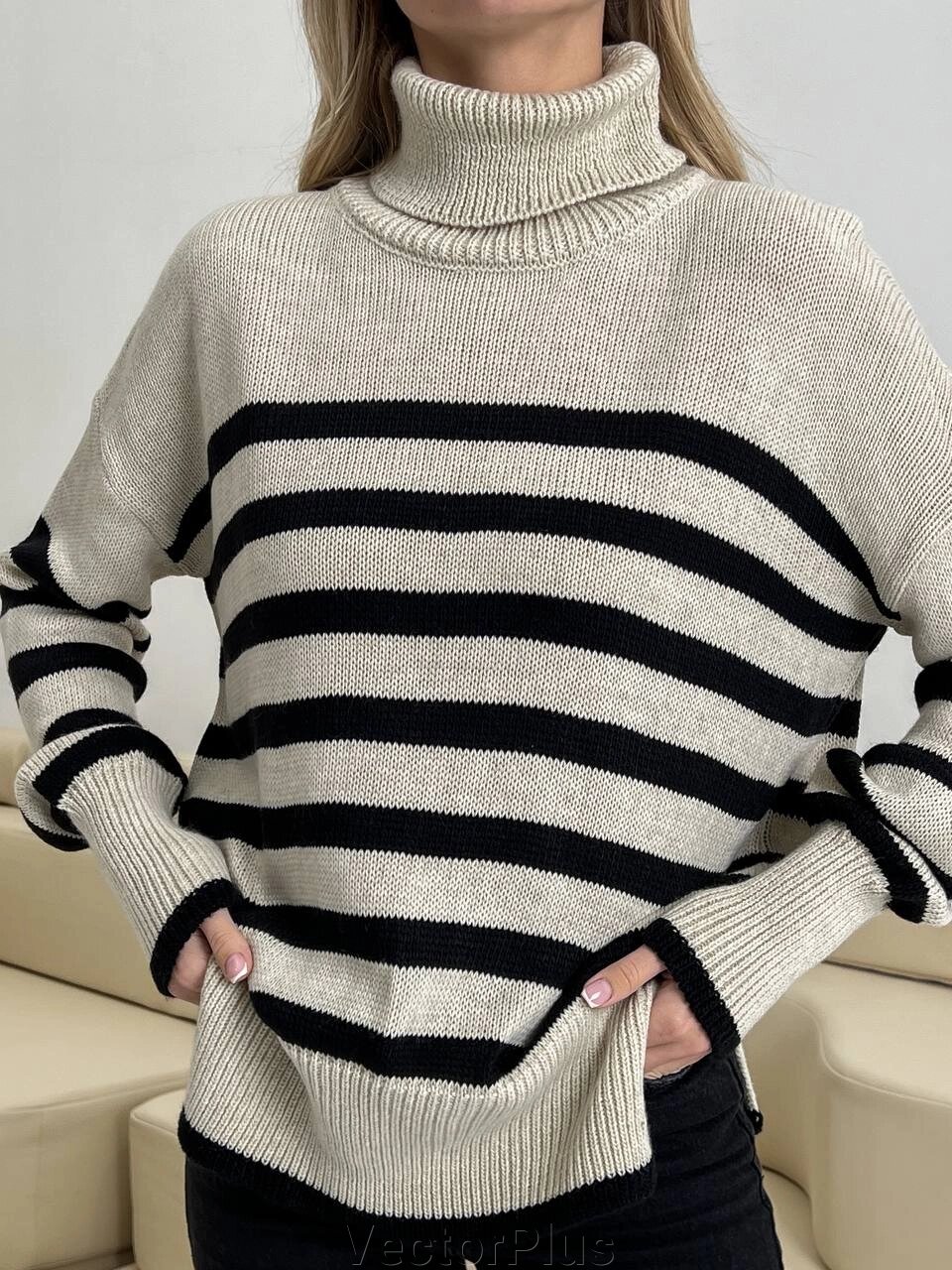 Жіночий смугастий светр колір бежевий/чорний нар. 42/46 444013 від компанії VectorPlus - фото 1