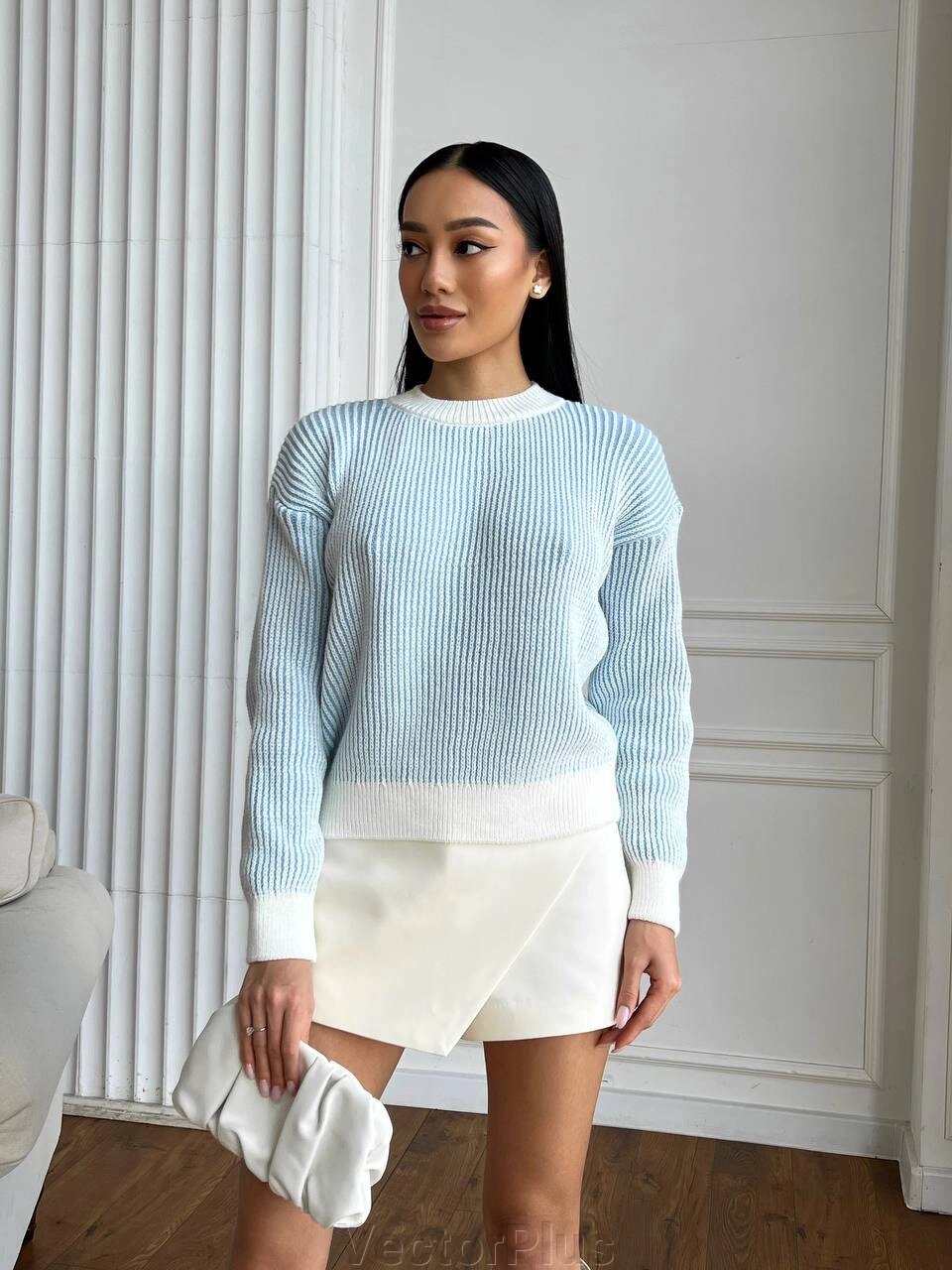 Жіночий светр колір білий-блакитний нар. 42/46 446038 від компанії VectorPlus - фото 1