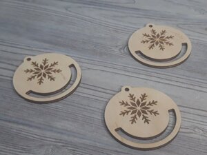Декоративна добавка з дерева "Шар зі сніжинкою" 6см, дерев'яний міні декор