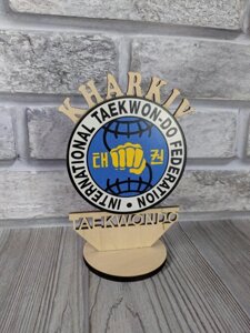 Дерев'яна нагородна статуетка "Тхеквондо", нагородний кубок спортсмену