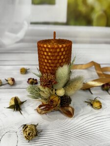 Свічка ручної роботи "Осінній настрій" із натуральної вощини із сухоцвітом