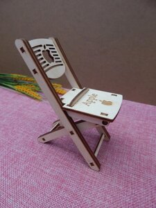 Дерев'яна підставка для телефону "Розкладний стілець" з гравіюванням