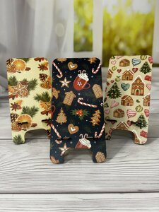 Дерев'яна підставка під телефон з новорічним принтом