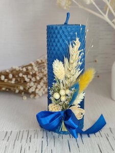 Свічка із натуральної вощини з декором синя, свічка в патріотичних кольорах