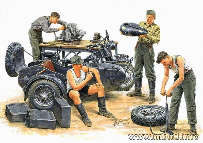 Німецькі солдати ремонтують мотоцикл. Набір фігур в масштабі 1/35. MASTER BOX 3560 від компанії Хоббінет - збірні моделі - фото 1