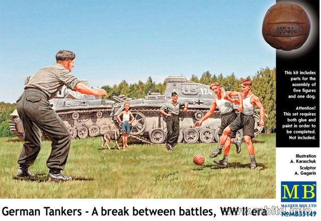 Німецькі танкісти грають в футбол під час відпочинку. 1/35 MASTER BOX 35149 від компанії Хоббінет - збірні моделі - фото 1