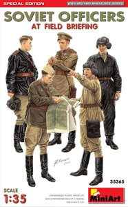 Советские офицеры на полевом совещании. 1/35 MINIART 35365