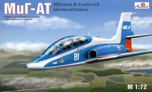 Збірна модель навчально-бойового літака МіГ-АТ. 1/72 AMODEL 7239