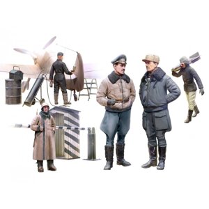 Пілоти і наземний персонал німецьких ВПС II МВ в зимовій уніформі .1 / 48 ICM 48086