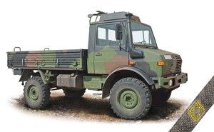 Unimog U1300L 4x4 (2 тонний) армійська вантажівка. 1/72 ACE 72450