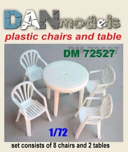 Пластиковые стулья и стол. Аксессуары для диорам. 1/72 DANMODELS DM72527