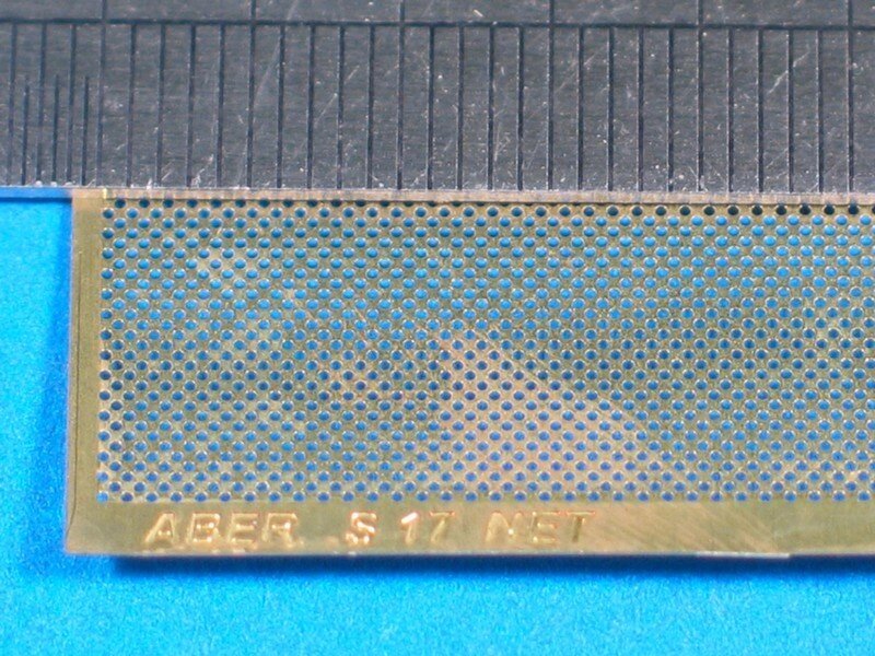 Пластина фототравлення перфорована решітка, 0,8 мм. ABER S17 від компанії Хоббінет - збірні моделі - фото 1