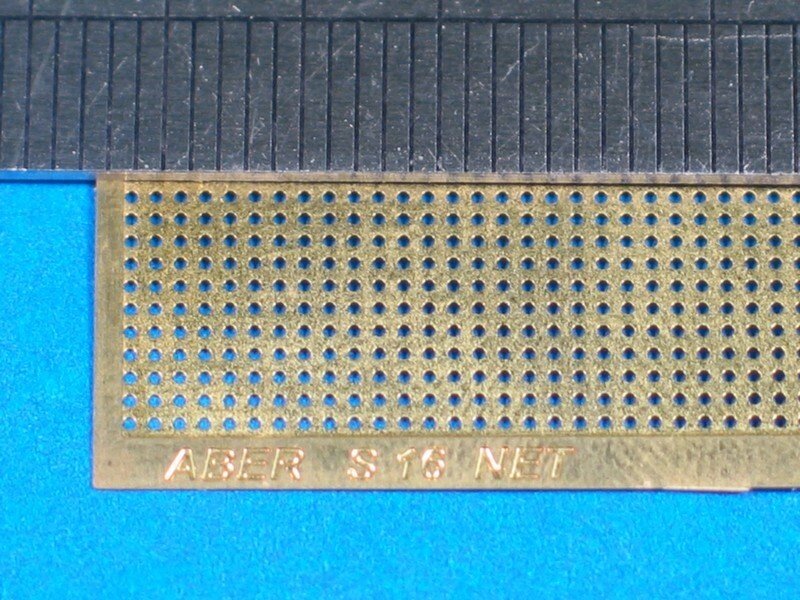 Пластина фототравлення з отворами 0,9 мм. ABER S16 від компанії Хоббінет - збірні моделі - фото 1
