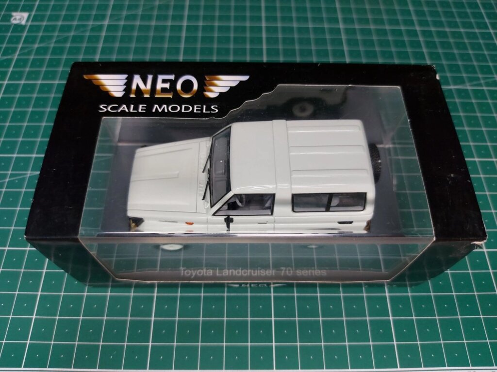 Toyota Landcruiser 70 series. Колекційна модель автомобіля в масштабі 1/43. NEO MODELS 43995 від компанії Хоббінет - збірні моделі - фото 1