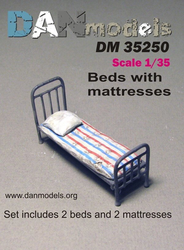 Збірна модель. Армійська ліжко з матраців і подушкою, 2шт. 1/35 DANMODELS DM35250 від компанії Хоббінет - збірні моделі - фото 1