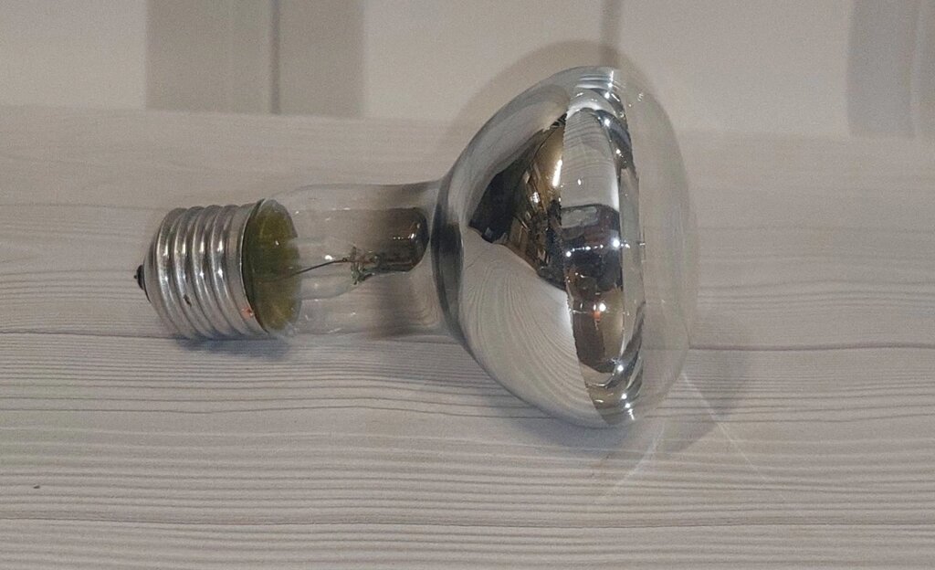 Дзеркальна лампа обігріву для кліток та тераріумів, акваріумів 40вт від компанії Шіпістік Shipistik - фото 1