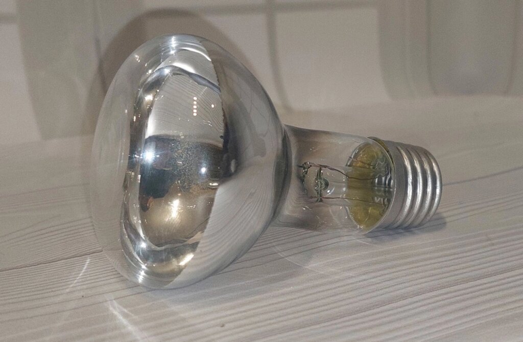 Дзеркальна лампа обігріву для тераріумів, акваріумів 60Вт від компанії Шіпістік Shipistik - фото 1