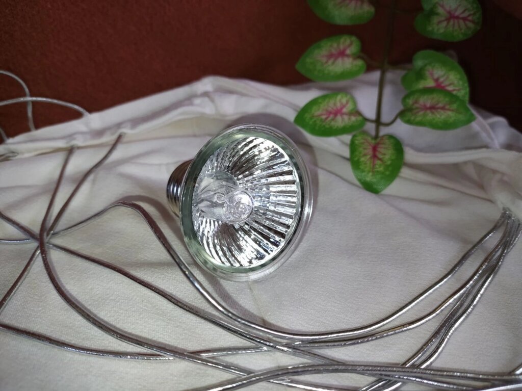 Дзеркальна лампа обігріву і ультрафіолету для рептилій та інших тварин від компанії Шіпістік Shipistik - фото 1