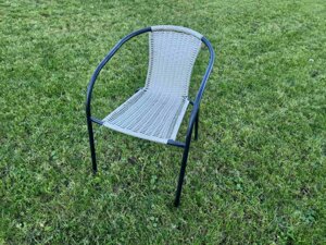Садове крісло з ротанга