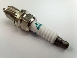 Свеча зажигания DENSO iridium TT IK16TT. 4/IT01 amulet/hyundai 4 шт в упак. цена за штуку (21502