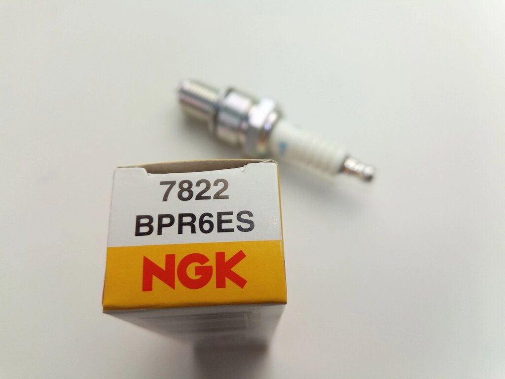 Свеча зажигания NGK  BPR6ES/7822, ВАЗ 2108 (2108-3707000) від компанії Автосклад - фото 1