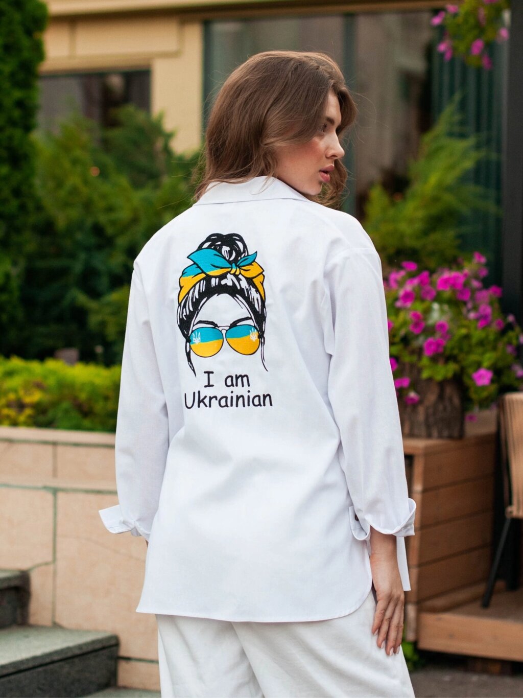 Жіноча вишита блуза "I am Ukrainian біла" від компанії Etno Moda - фото 1