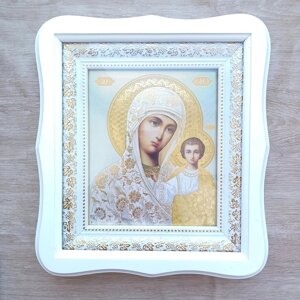 Ікона Казанська Пресвята Богородиця, лик 15х18 см, у білому фігурному дерев'яному кіоті, тип 3
