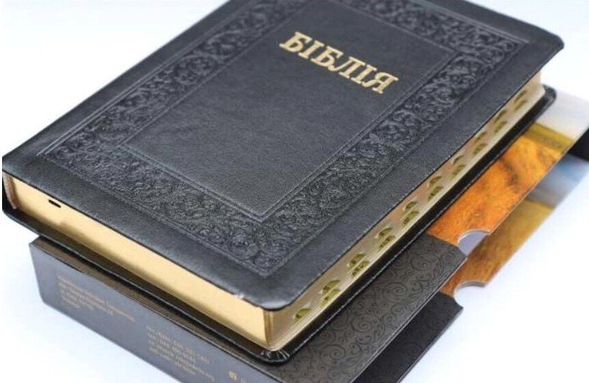 Біблія ВУ артикул 10744 (чорна шкіра, орнамент, футляр) від компанії Інтернет магазин emmaus - фото 1