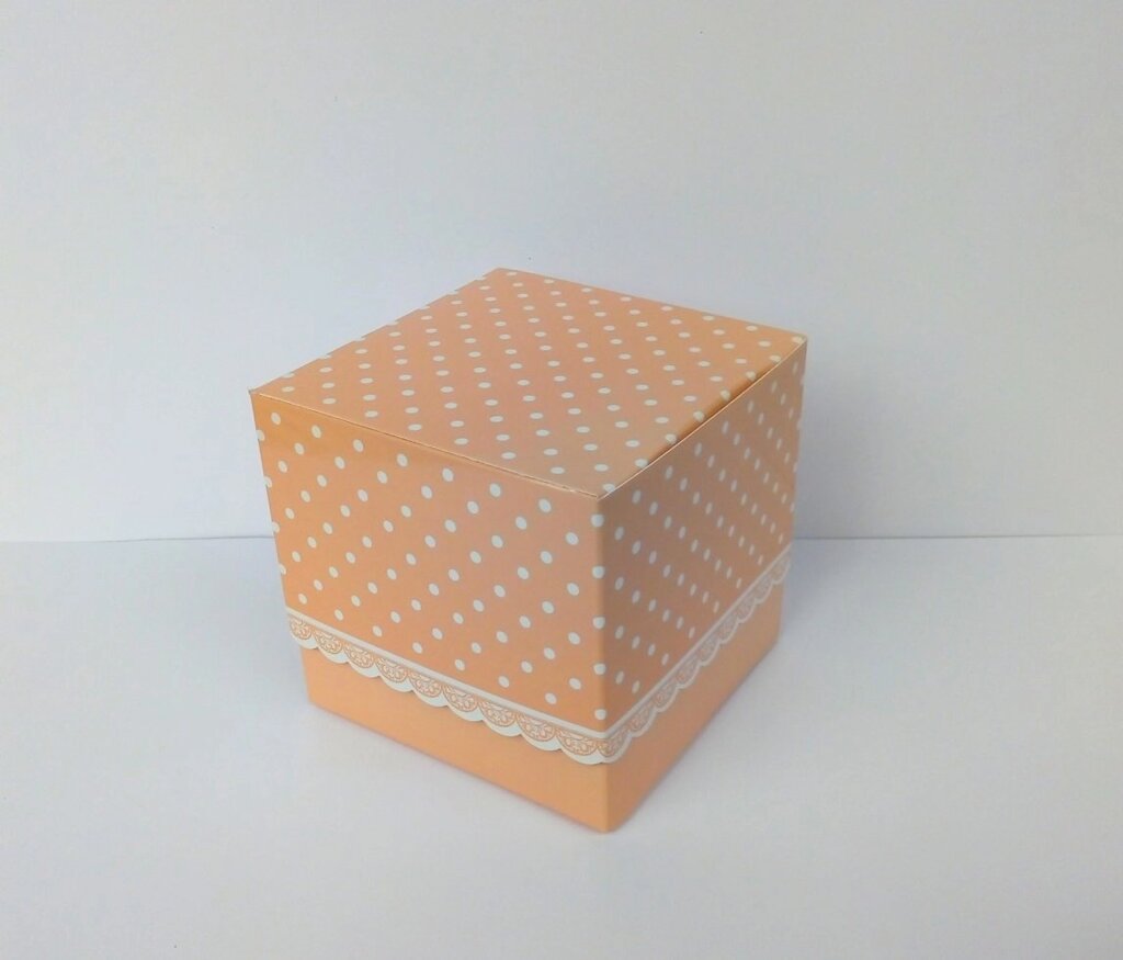 Коробочка помаранчева в горошок від компанії Інтернет магазин emmaus - фото 1