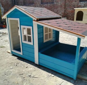 Дитячий будинок з пісочкою
