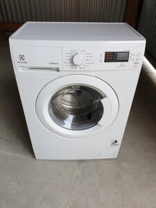 Вузька пральна машина Electrolux 5 KG / 2017-го року випуску / EWS1254EDU