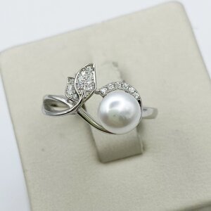 Каблучка срібна з перлами і кубічним цирконієм 19 2,68 г