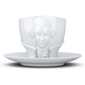 Фарфорова чашка 260 мл з блюдцем серії "ГЕНІЇ" Tassen TASS800201/TR - зображений 3D-портрет Моцарта