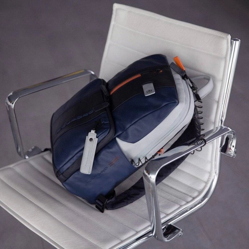 Рюкзак для ноутбука Piquadro BAGMOTIC/Blue-Grey2 CA3214UB00BM_BLGR від компанії "Cronos" поза часом - фото 1