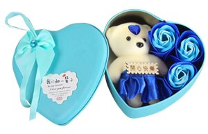 Коробка у формі серця БЛАКИТНА з мильним квіткою з 3 трояндами і 1 ведмедиком | Мильні квіти