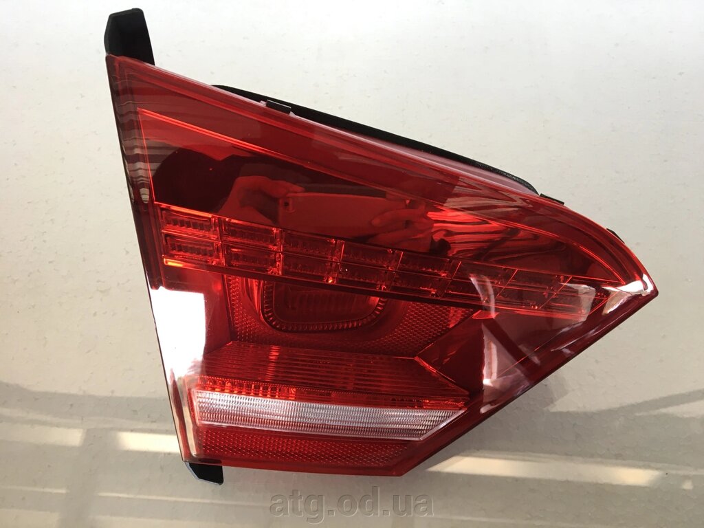 Ліхтар внутрішній лівий Led VW Passat  2012-2015 561-945-093-C від компанії ATG-Parts - запчастини кузова та оптика - фото 1