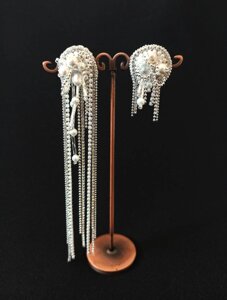 Асиметричні сережки з страз білого кольору, весільні сережки, моно сережка 12 см