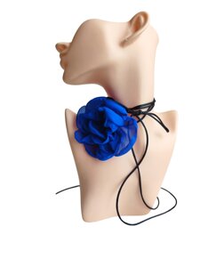Чокер на шию квітка з трояндою на шнурку синього кольору, прикраса на шию шифонова троянда Ksenija Vitali