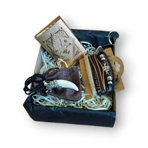 Чоловічий подарунковий набір з плетеним шкіряним браслетом, золотими картами та кулоном (GB-0008)