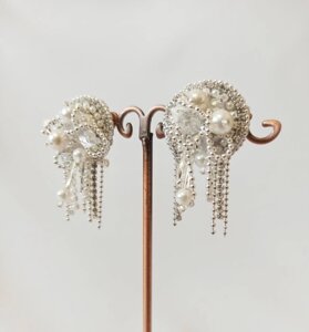 Весільні сережки з страз білого кольору, лаконічні сережки з натуральними перлами
