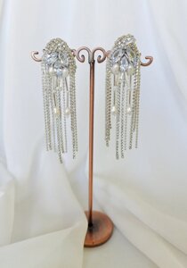 Весільні сережки з страз сріблястого кольору, лаконічні сережки з фіанітами, сережки циркон