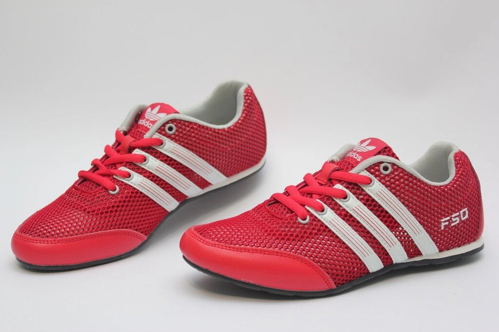 Літні кросівки в стилі Adidas червоні - особливості