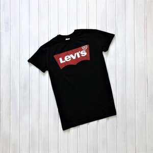 Чоловіча чорна футболка з принтом "Levis"