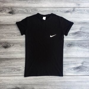 Чоловіча чорна футболка з принтом "Nike"