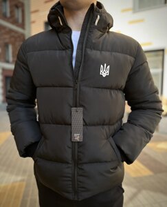 Чоловіча зимова куртка на пуху чорна з Гербом / пуховик чорного кольору / куртка тепла на чоловіка