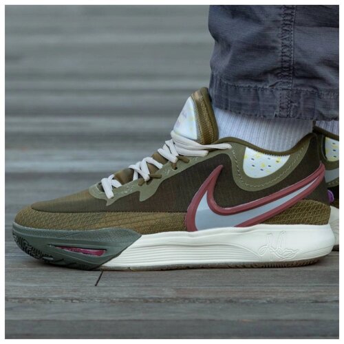 nike air zoom strobel